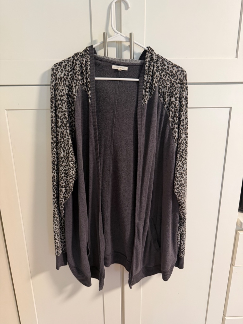 Maurices Size 2 Gray Leopard Print Hooded Open Cardigan